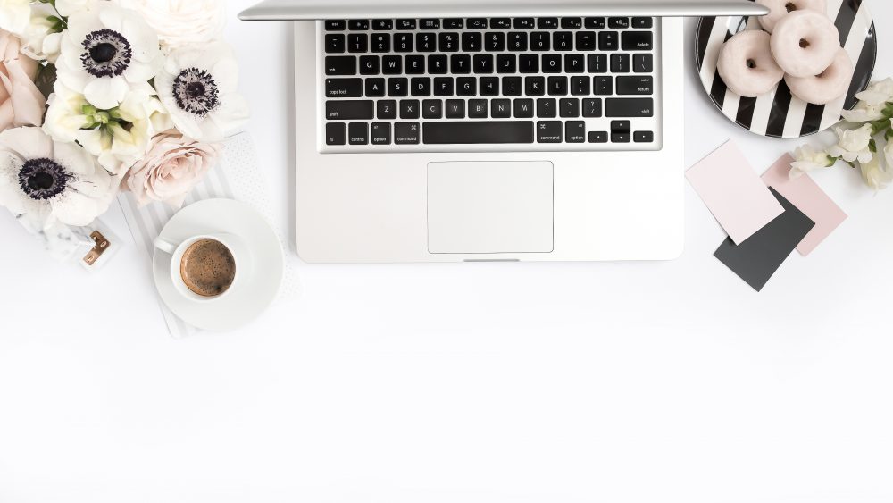 If you want to grow your blog Facebook groups are a fab way to do this, but how do you know which ones are worth your time? Check out my list of 11 facebook groups to help grow your blog